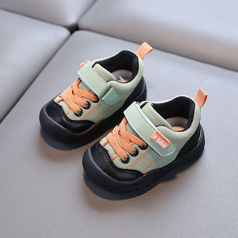 Primavera y otoño nuevo estilo Xiaoliubao 1-2 años antideslizante Baotou zapatos para niños pequeños zapatos de lona de suela suave antideslizante para niños y niñas