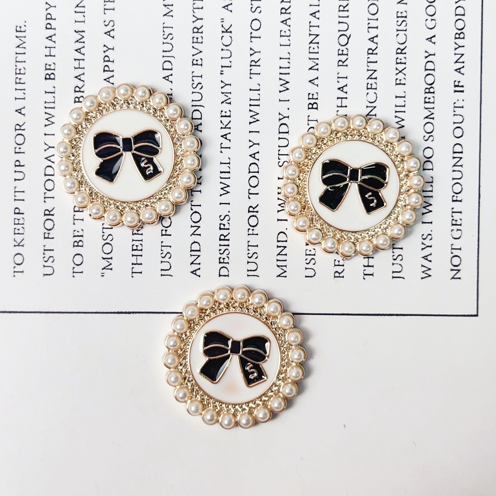 Coreano pequeño arco de perlas fragrantes camellia amor diy accesorios accesorios pinzas de pelo agujeros zapatos bolsos materiales