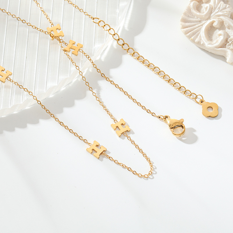 2023 새로운 H-편지 목걸이 여성의 가벼운 럭셔리 틈새 고급 디자인 감각 티타늄 스틸 비 페이딩 쇄골 체인 쥬얼리