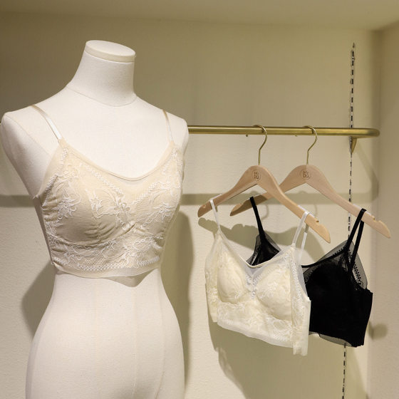 2025 Early Spring French Mango Cup Underwear Lace Ultra-thin One-piece Large Chest Small No Steel Ring Beautiful Back Bra