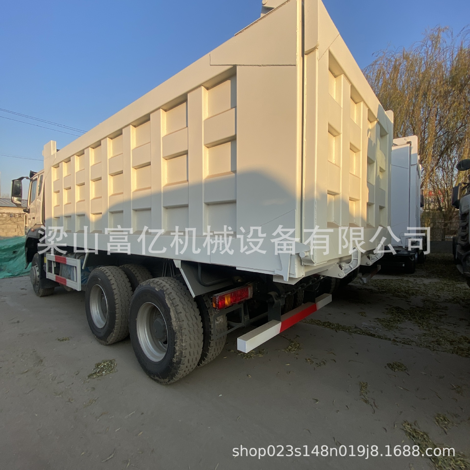Direct Sales from Foreign Trade Manufacturers: In-Stock Sinotruk 380-Horsepower Haowo 8X4 Dump Truck, Remanufactured Cargo Truck, Tipper Truck