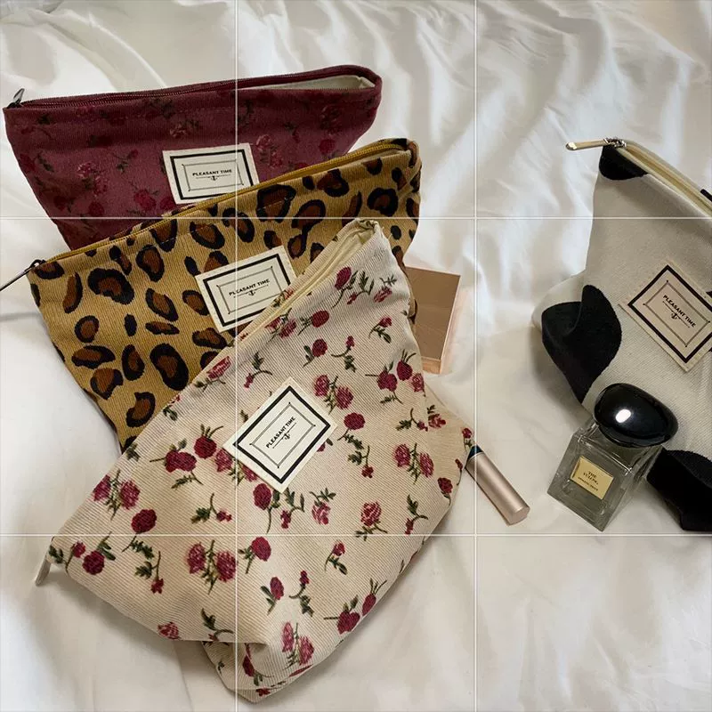 Retro Cosmetic Bag Handheld Clutch, Patterned Makeup Pouch, Lightweight 80 g