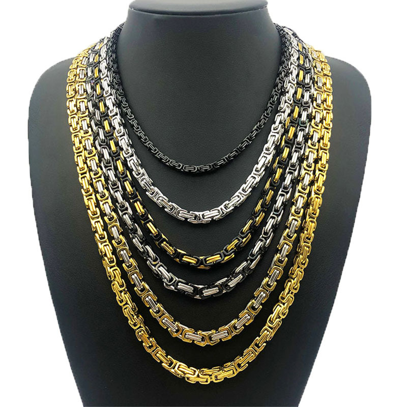 Collana king in acciaio al titanio, fibbia a moschettone, accessorio trendy e prepotente da uomo_voghion.com