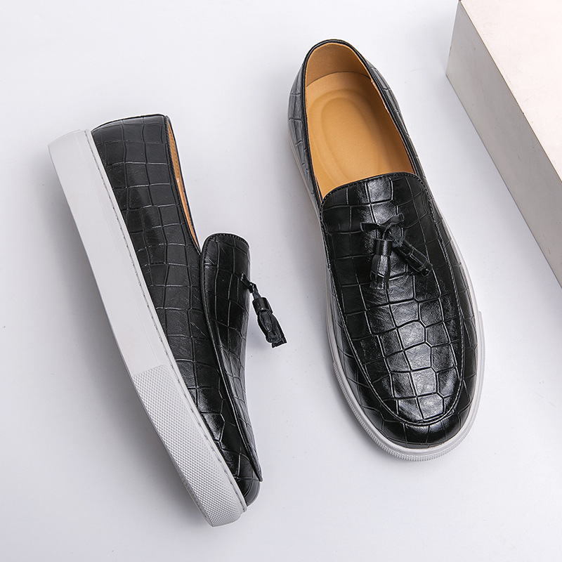 Amazon tamaño extra grande 47 zapatos de hombre mocasines de borla patrón de cocodrilo estilo británico zapatos de cuero casuales estación europea zapatos de tablero de los hombres