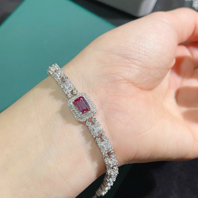Explosions Alexander bracelet S925 silver women's main stone 5*7 hot cross-border a generation of factory outlets Explosions Alexander bracelet S925 silver women's main stone 5*7 hot cross-border a generation of factory outlets