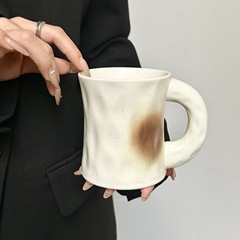 高颜値窯変マグカップ異形手握り陶磁器カップ高級感小衆創意カップ家庭用コーヒーカップ