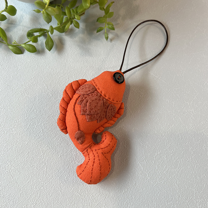 Año nuevo hecho a mano diy patchwork creativo colgante de pescado lu material de bordado paquete regalo de año nuevo decoración del coche pequeño colgante de la bolsa de pescado