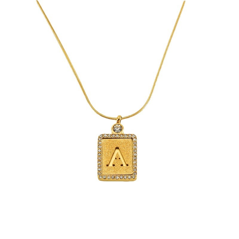 Collana personalizzata con ciondolo a lettera placcata oro donna_voghion.com