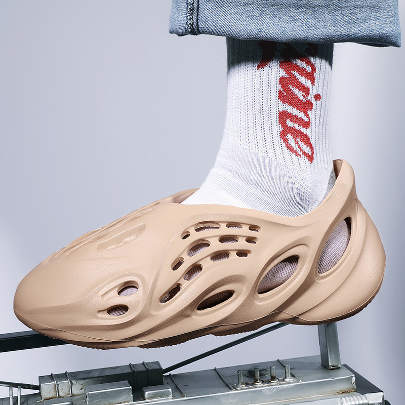 Cross-Border Kanye Coconut Clogs Men's Summer Outer Wear Ins Trendy Anti-Slip Beach Thick-Soled Anti-Slip Couple Sandals