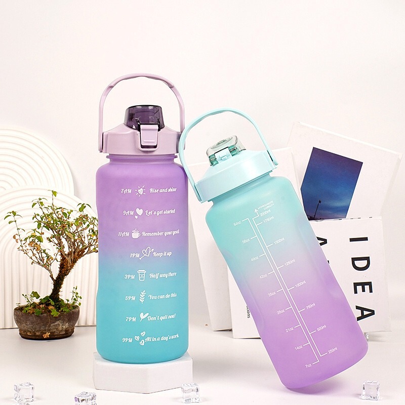 新しいクロスボーダー Amazon 大容量グラデーションプラスチックカップ 2L スポーツシンプルな高価値アウトドアウォーターカップケトル|undefined