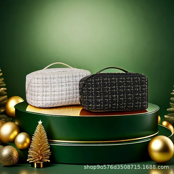 New Internet Celebrity Gold Silk Chanel Style Large Capacity Portable Women's Ins Style Advanced Travel Storage Cosmetic Bag