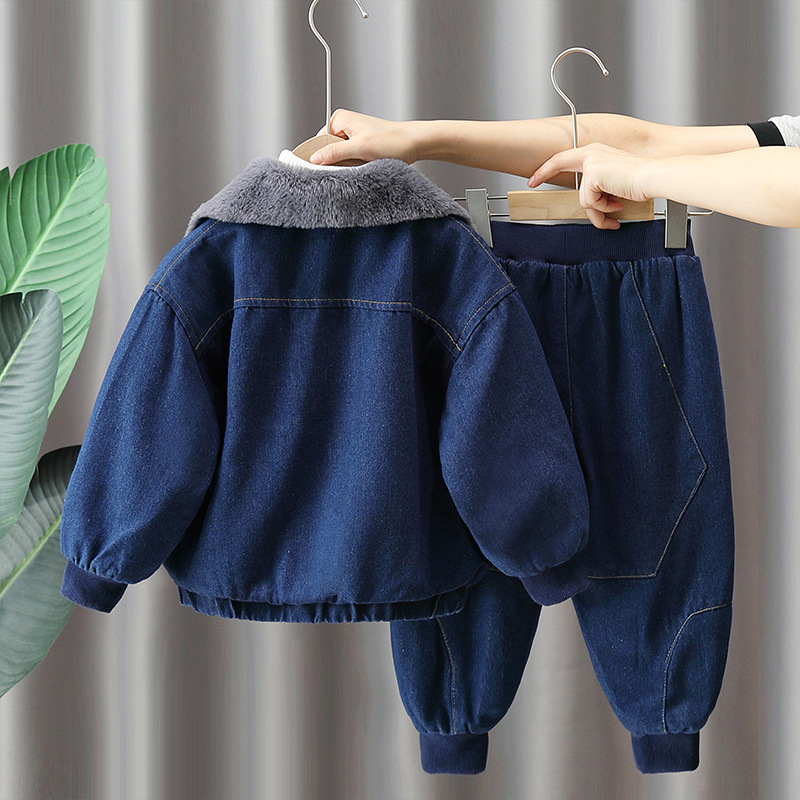 6506 Traje de mezclilla para niños 2025 nueva ropa de otoño e invierno para niños más ropa de terciopelo Traje de dos piezas de moda para bebés fritos en la calle