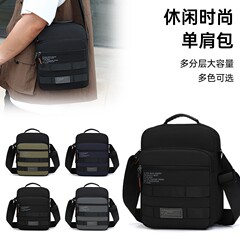 新款拼色男士单肩包多功能运动简约斜挎包多层商务百搭手提男包潮
