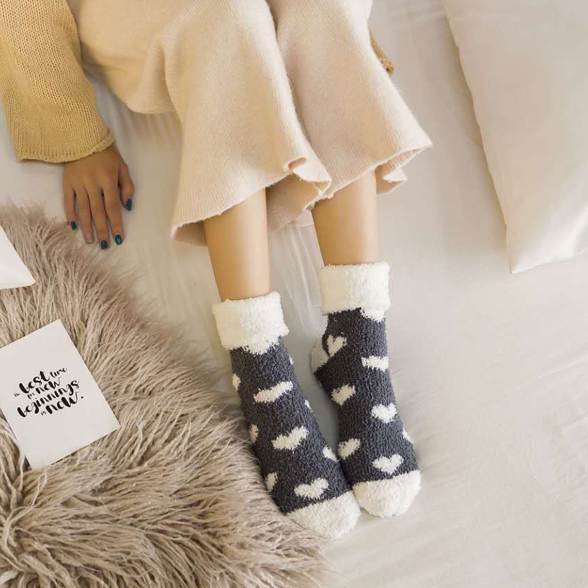 Invierno flanger calcetines de terciopelo de coral de color sólido caliente engrosada toalla Calcetines de piso de terciopelo medio al por mayor