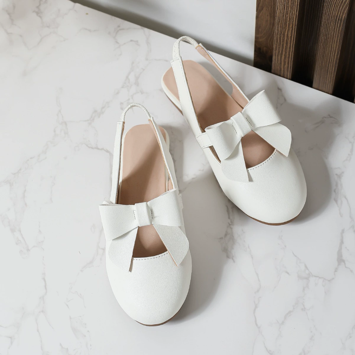 Трансграничные кожаные туфли для девочек 2024 Весенние и осенние выступления