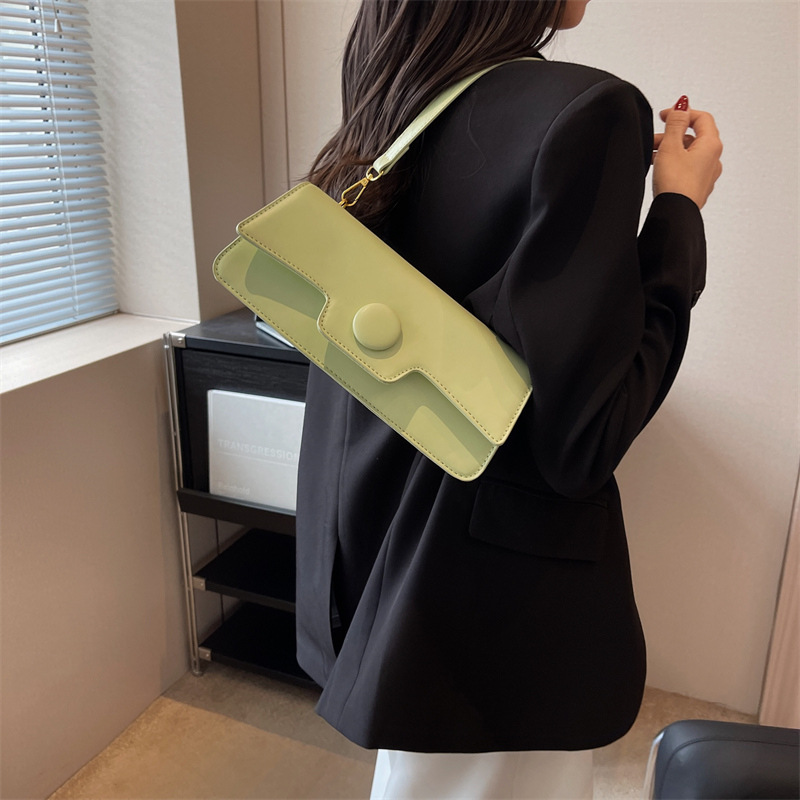 Women's Medium Pu Leather Solid Color Classic Style Zipper Underarm Bag display picture 13