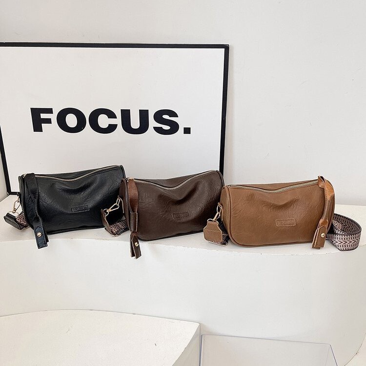 Versatile Trendy Boston Bag 2026 New Model Niche Designer Retro Shoulder Crossbody Bag Solid Color Pillow Bag Versatile Trendy Boston Bag 2026 New Model Niche Designer Retro Shoulder Crossbody Bag Solid Color Pillow Bag