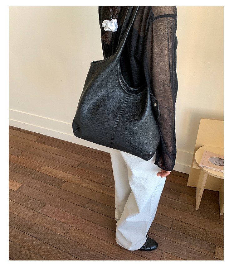 Large-capacity bag for women's summer, 2025 new style fashionable retro shoulder bag, textured tote bag for class and commuting undefined