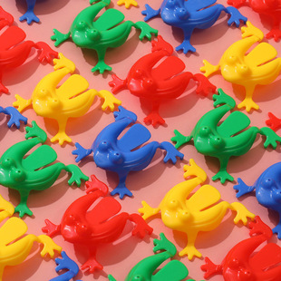 Small size jumping plastic frog post-90s nostalgic children's classic traditional jumping frog bouncing retro small play