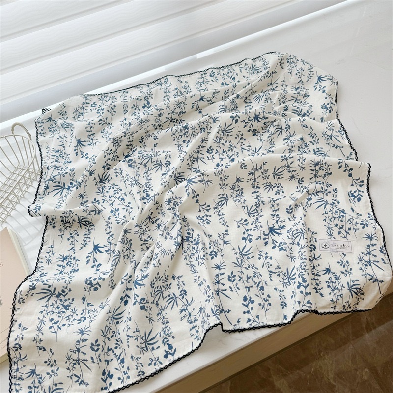 70 면 사각 스카프 - 흰색과 파란색 떠다니는 잎