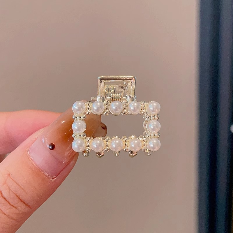 Nuevo medio lazo pelo pequeño clip simple tiburón clip accesorios para el cabello para las mujeres Pequeño clip de metal tamaño pequeño perla horquilla rota 2024