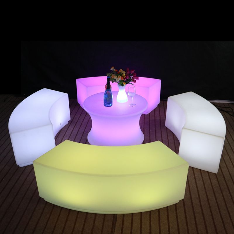 테이블 1개와 의자 4개 B조합