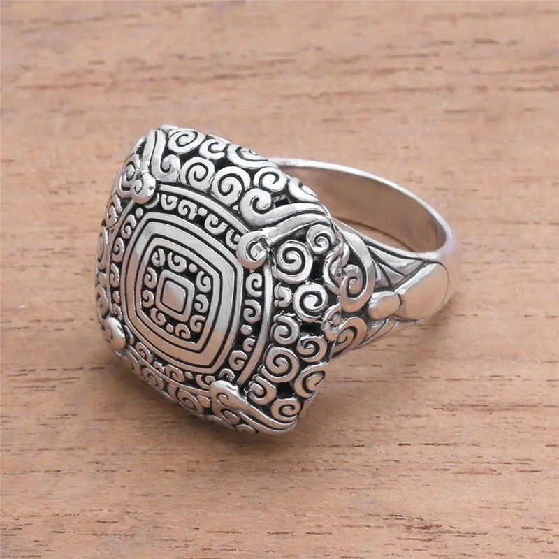 Weiya cross-border decoration retro Thai silver National style palace pattern ring fashion personality ring Weiya cross-border decoration retro Thai silver National style palace pattern ring fashion personality ring