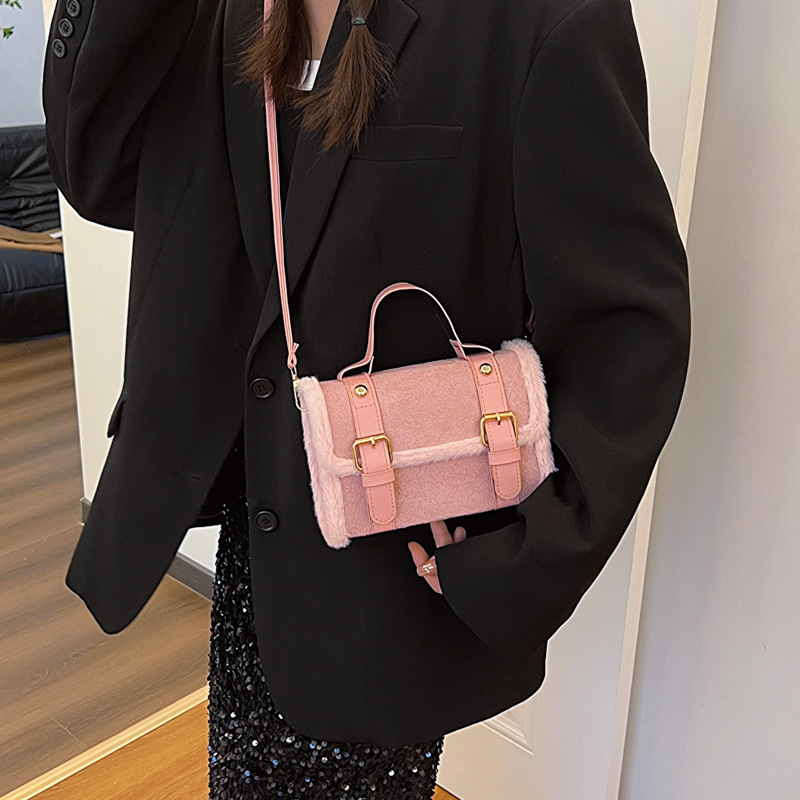 Costura de felpa moda bolso rojo neto 2023 nuevo versátil estilo coreano hombro mensajero bolsa pequeña bolsa cuadrada ESTILO OCCIDENTAL