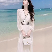 法式轻奢感V领收腰正肩雪纺连衣裙女秋2025新款休闲海边度假长裙
