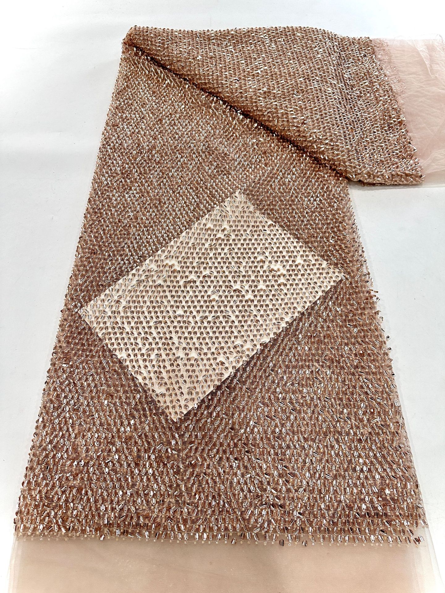 Bordado de tubo de cuentas Medio rollo tejido de lentejuelas industria pesada vestido de novia de alta gama vestido de rendimiento tela de bordado de encaje de moda