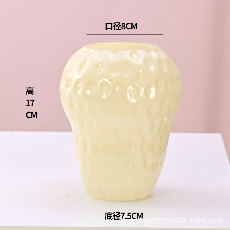 작은 딸기 우유 화이트