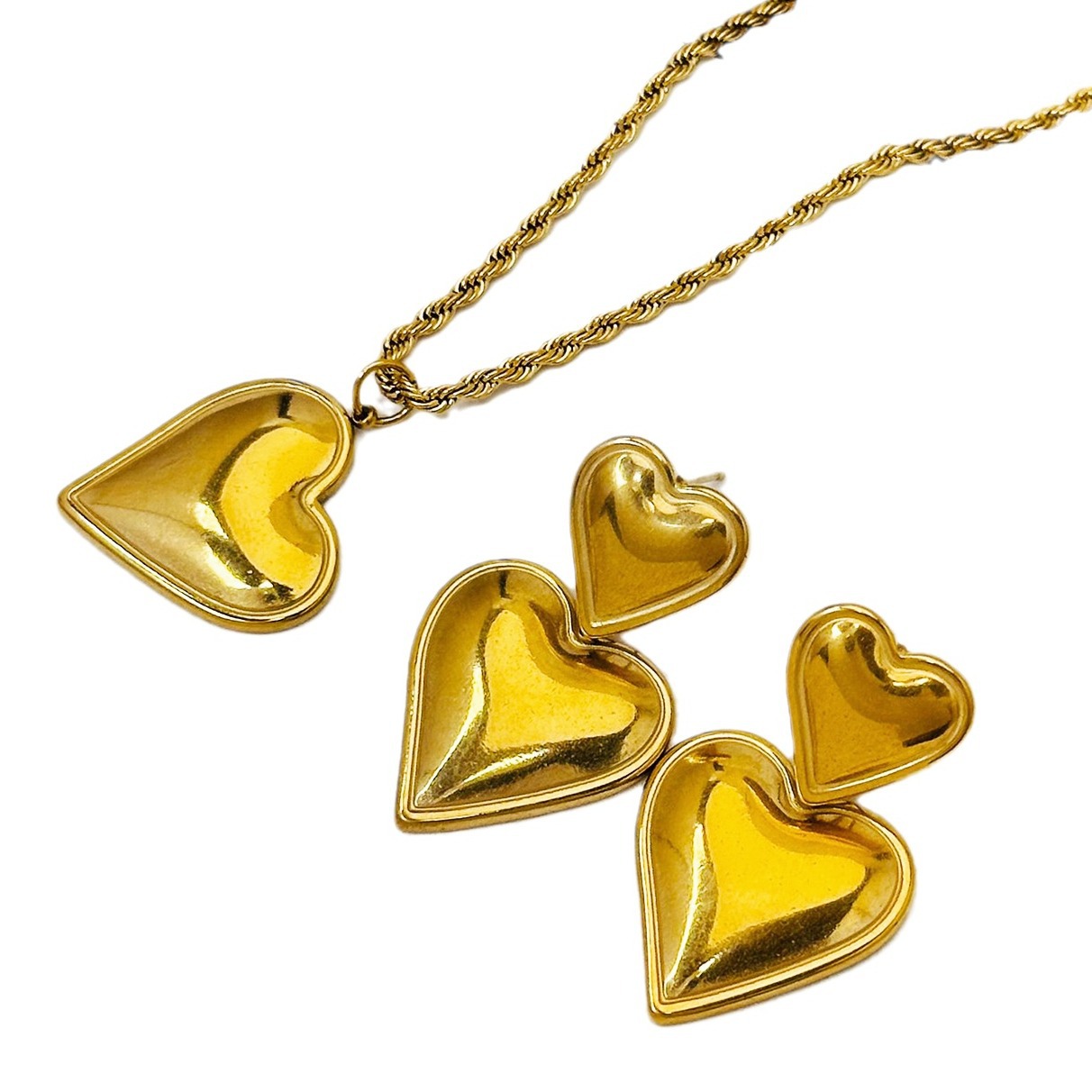 Amazon explosión ligera de lujo de alta calidad sensible a la superficie de la mano amor aretes combinación no se desvanece accesorios de lujo ligero nuevos productos