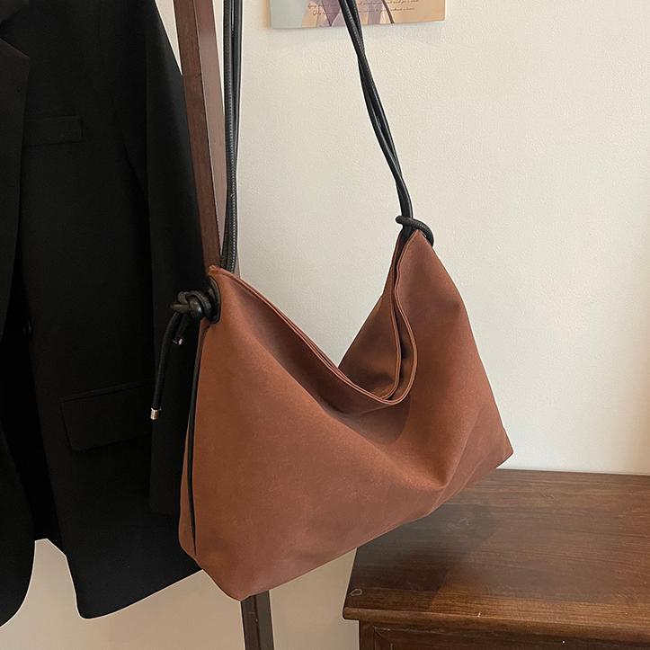 Bolsa retro esmerilada de gran capacidad 2024, nueva bolsa grande, bolsa de hombro popular de mujer, bolsa de brazo de viaje