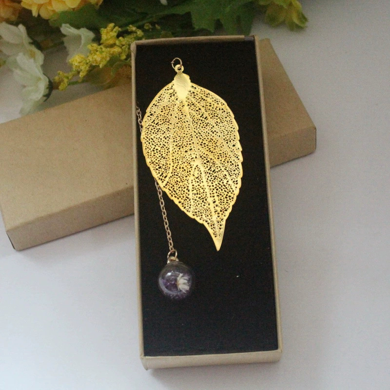 황금 잎 보라색 다이아몬드 흰색 꽃 구슬