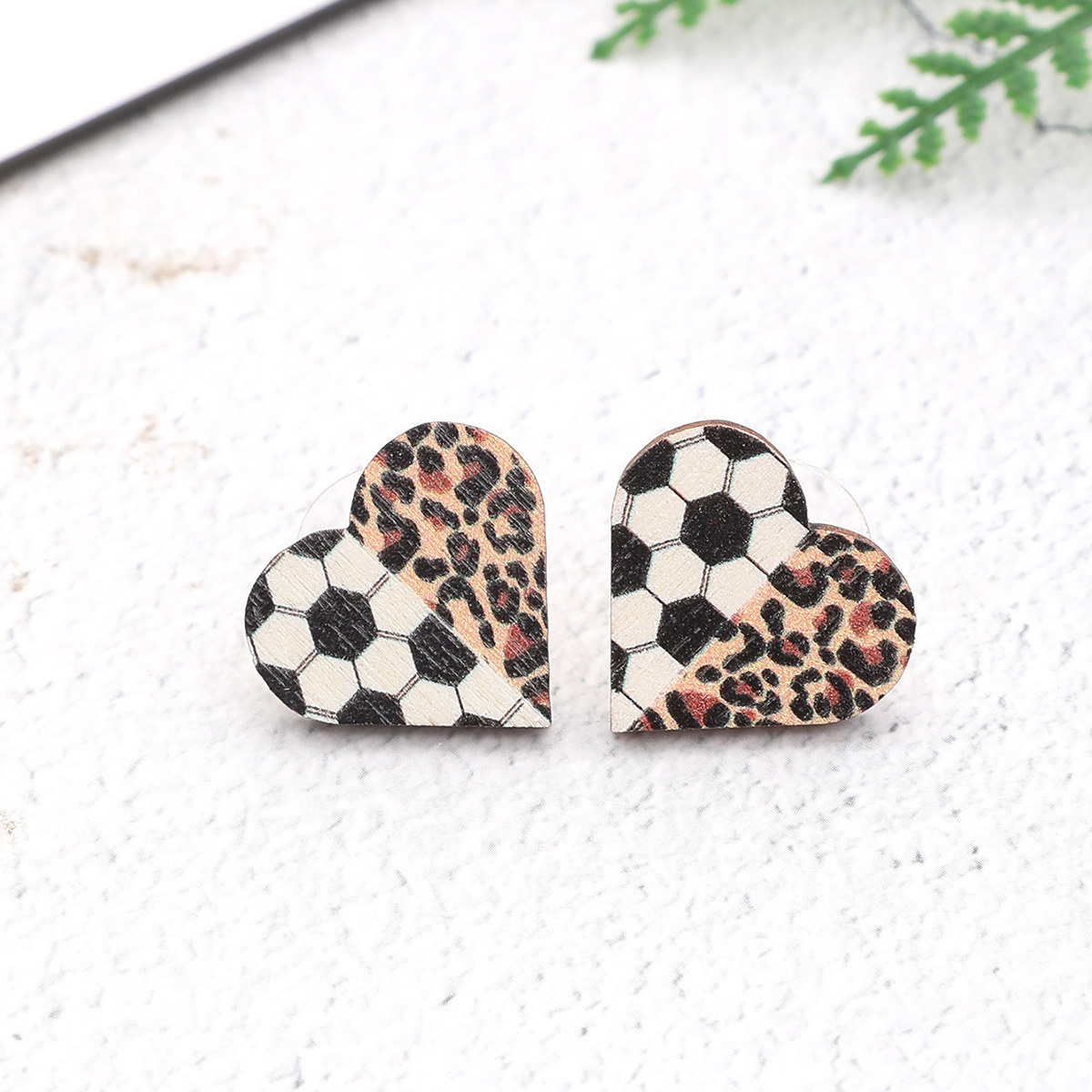1 Pair Quantity 1 Pair Retro Simple Style Heart Shape Wood Ear Studs