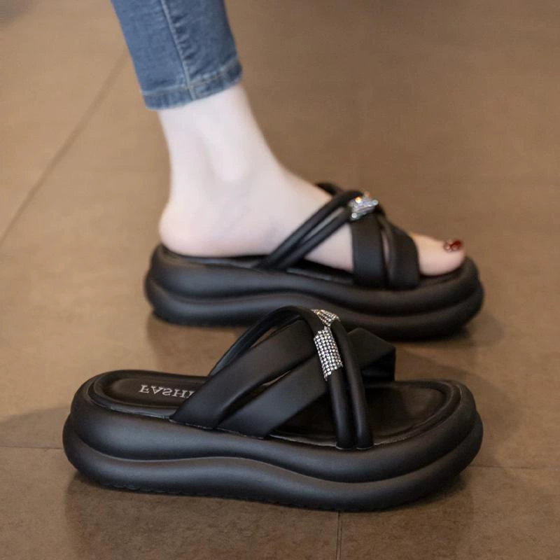 Summer slippers, non-slip beach sandals, soft sole, high-quality style