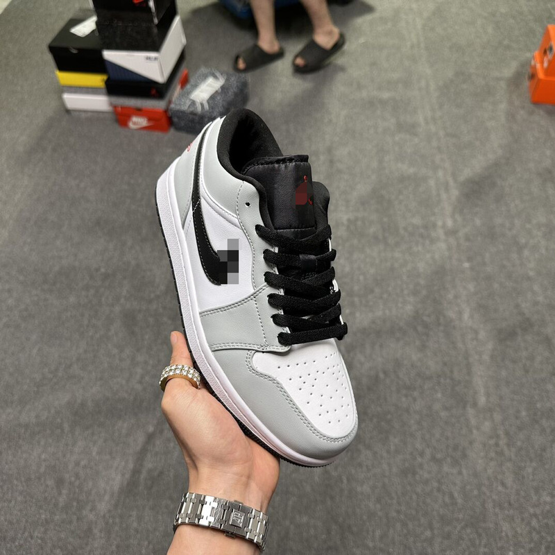 Putian Shoes Pure Original Jordan Aj1 Low-Top Men's Shoes Barb Men's and Women's Shoes Sports Shoes Black and Red Toe Casual Smoke Gray