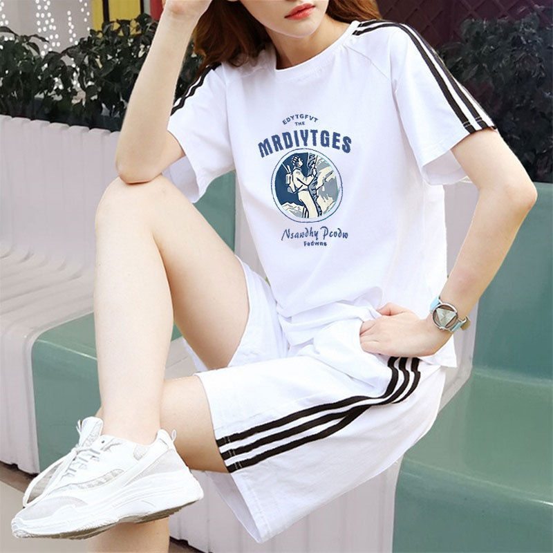 흰 양복 암벽 등반가