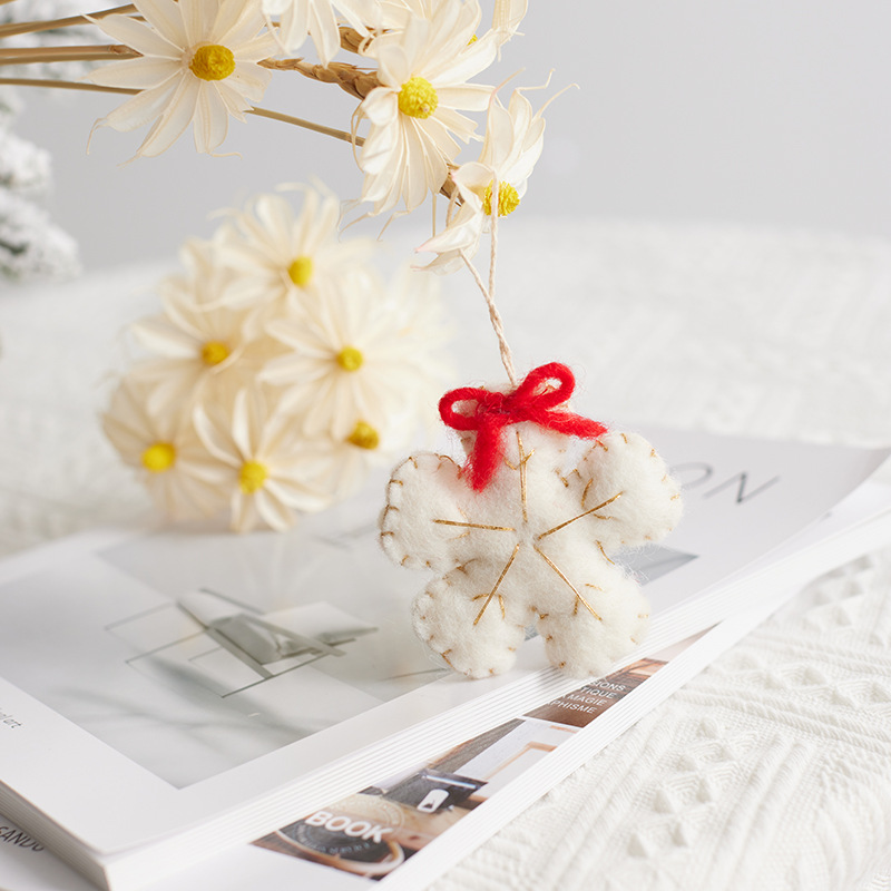 Madera de 8cm de lana fieltro colgantes de nieve decoraciones de árbol de Navidad mini accesorios DIY hechos a mano decoraciones de Navidad