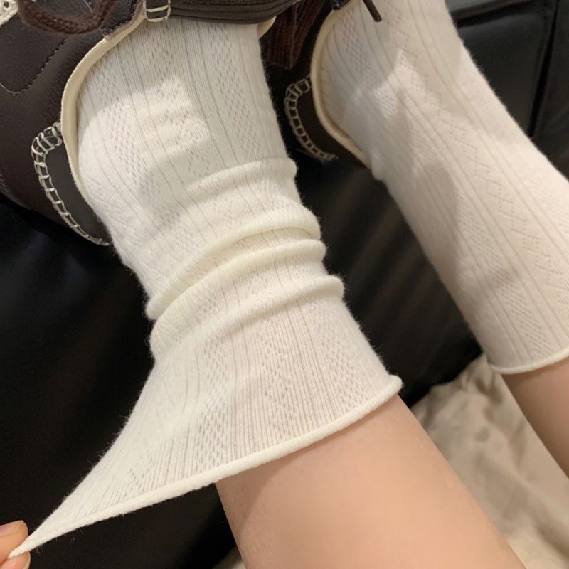 Sweet knitted socks for women in autumn and winter, pure color Korean-style college socks, stackable socks, versatile, Japanese-style Zhuji sock industry.