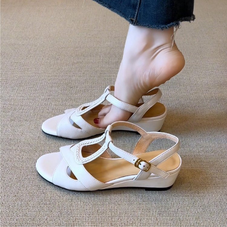 Sandalias de cuña con hebilla de superfibra y caucho con puntera abierta para verano