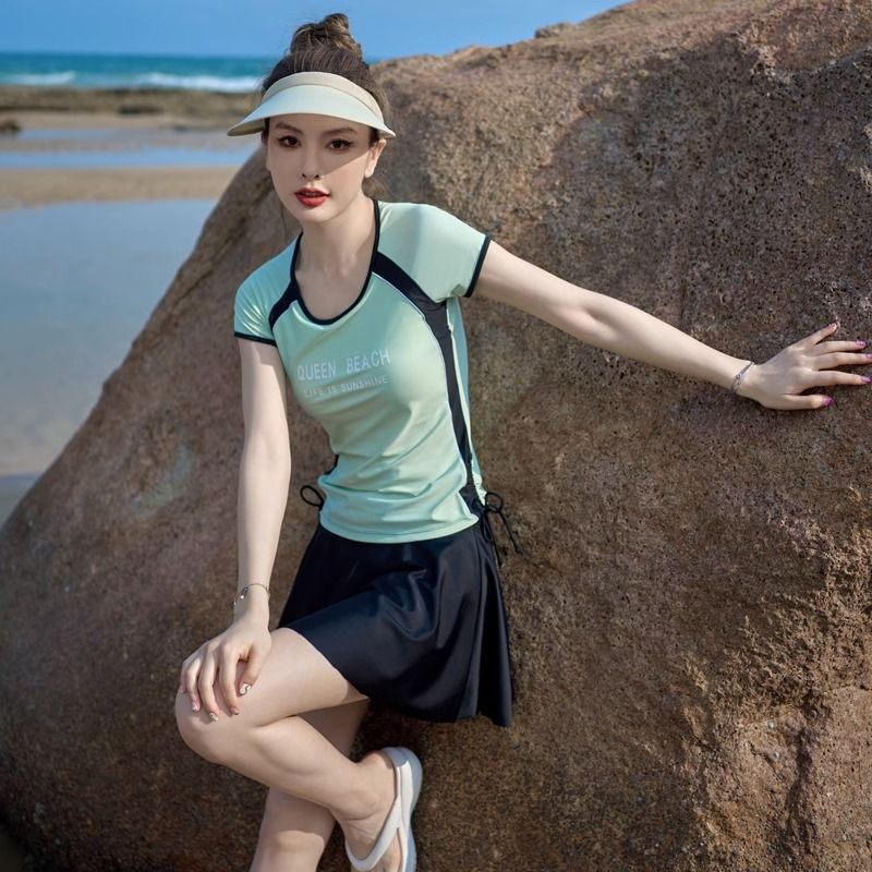 Trajes de baño de mujeres conservadores split-abdomen trajes de baño de 2025 nuevas damas grandes trajes de baño de spa comercio exterior
