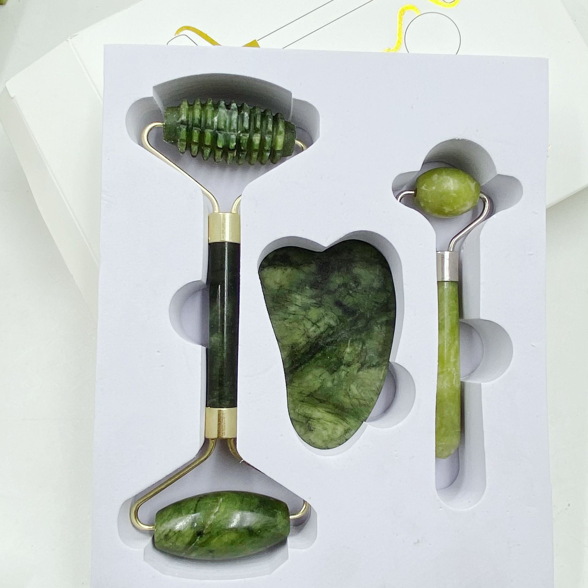 メーカーは天然玉の美容容器のマッサージ器の顔のローラーの玉の美容器の美容玉のスクレーパーを供給します。