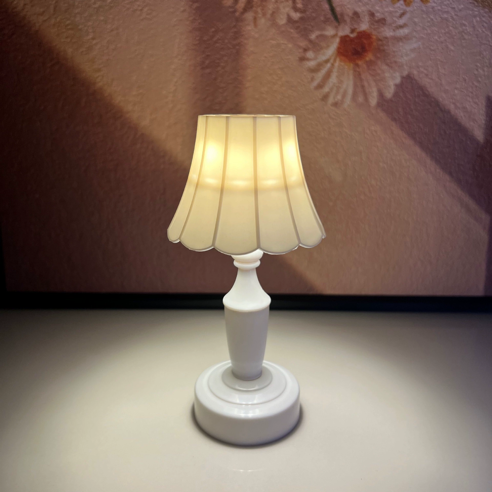 Спальня маленькая настольная лампа Общежитие ночная лампа Пластиковая электронная лампа Марокко настольная лампа мини-настольная лампа украшения