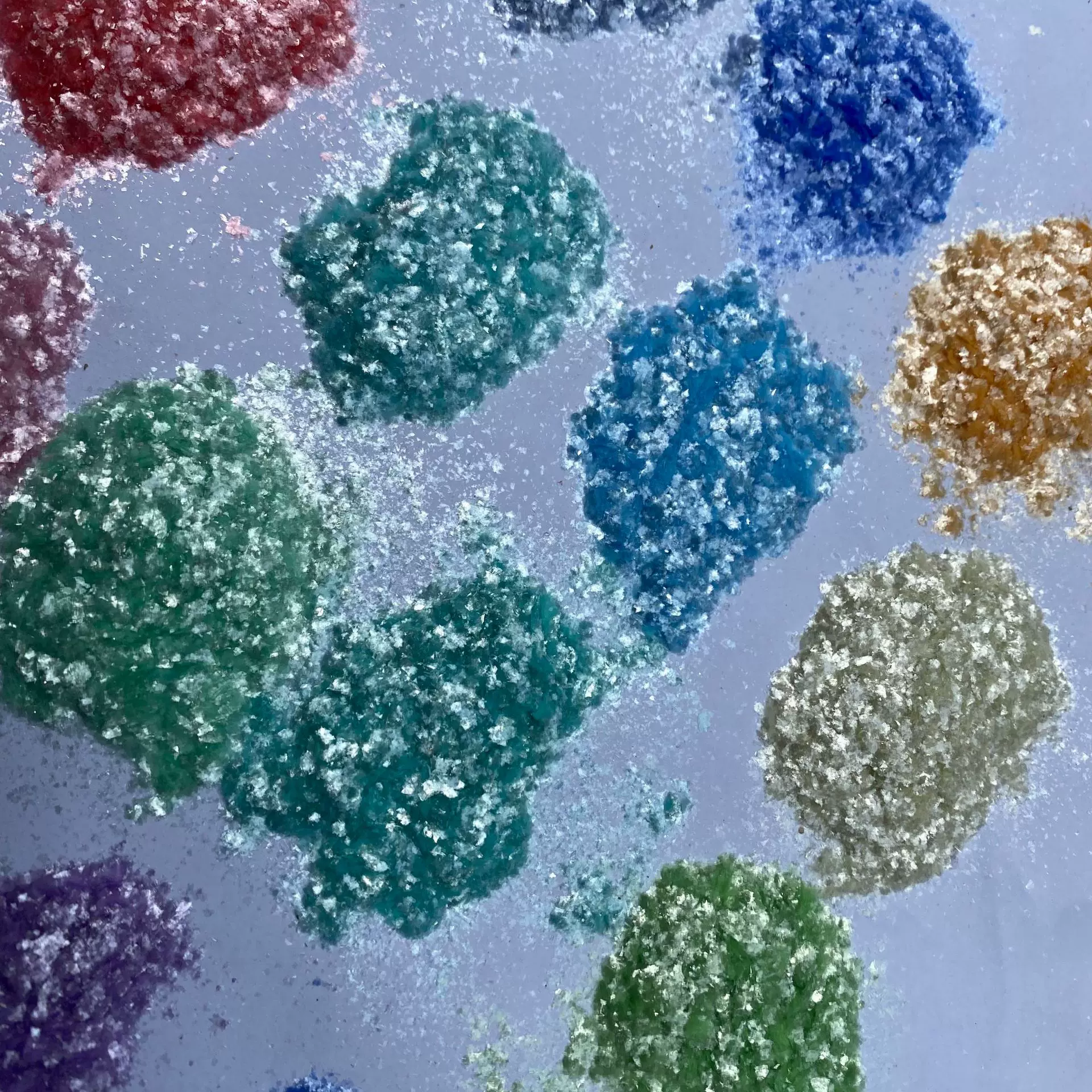 厂家定制各种颜色规格彩色云母片玻璃彩片闪片美甲工艺品亮片