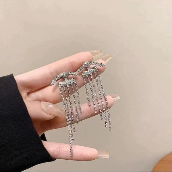 Earrings with tassels, light luxury style