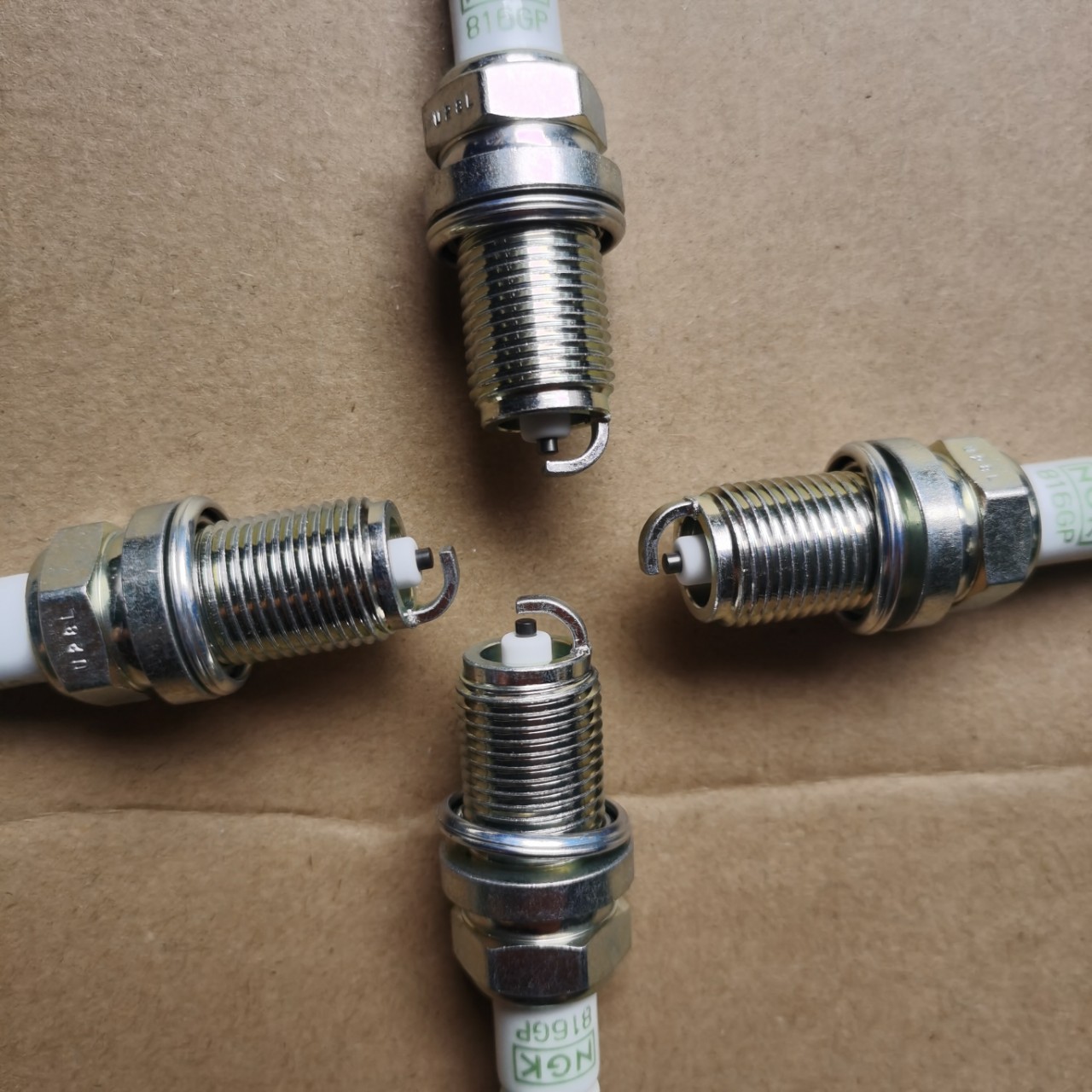 Car spark plug suitable for Toyota Subaru Chevrolet Lefeng Buick Excelle Opel Daewoo 96130723