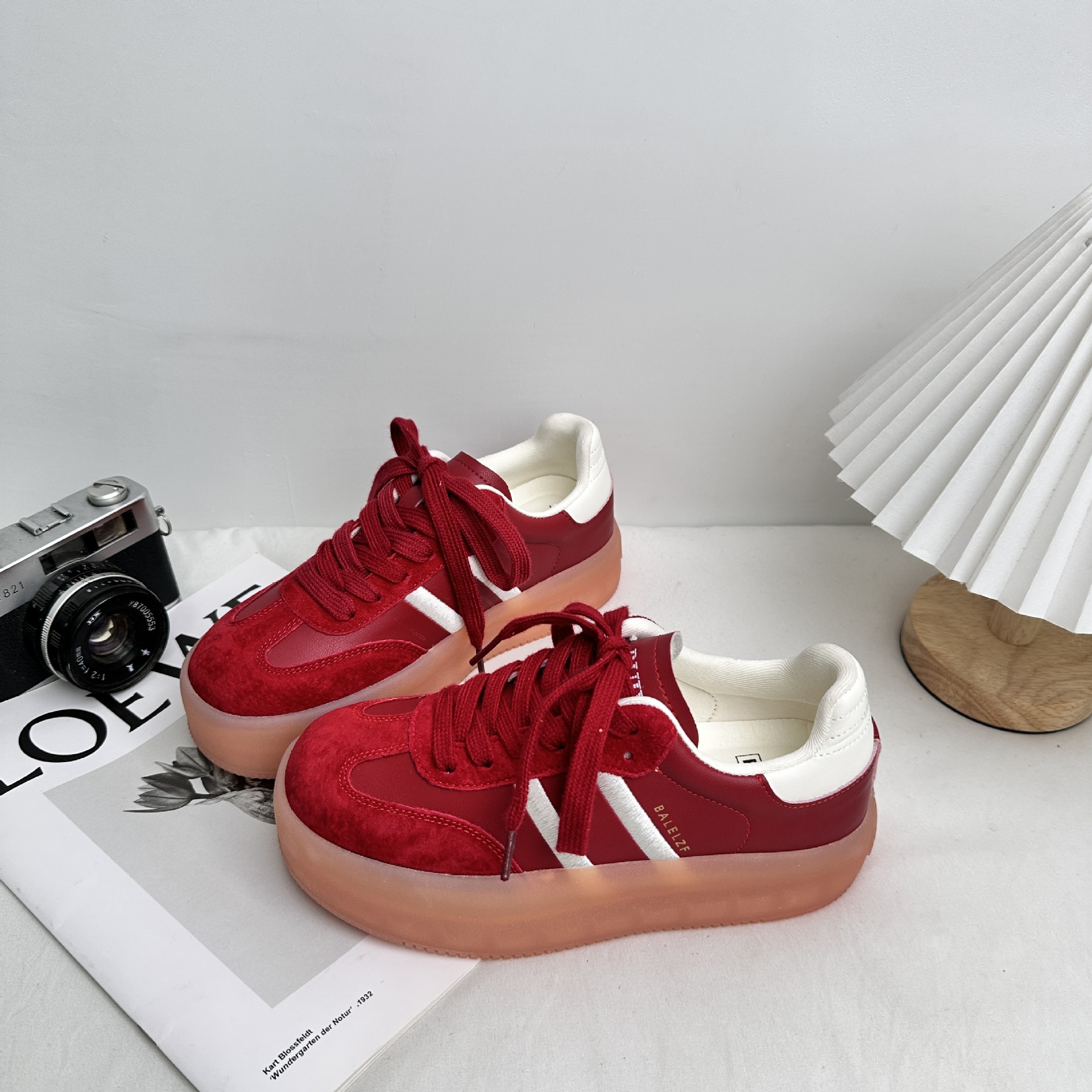 Plantillas de látex XY-A395/zapatos de tabla de altura de suela gruesa zapatos de mujer 2025 primavera nuevos zapatos de entrenamiento alemanes zapatos casuales punta redonda