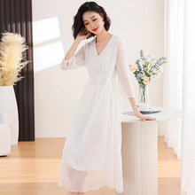 2024春夏新款慵懒风洋气时尚设计感小众休闲减龄白色法式连衣裙子
