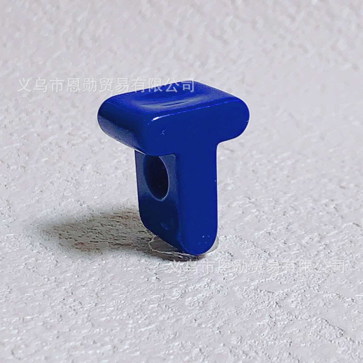 T (dark blue)